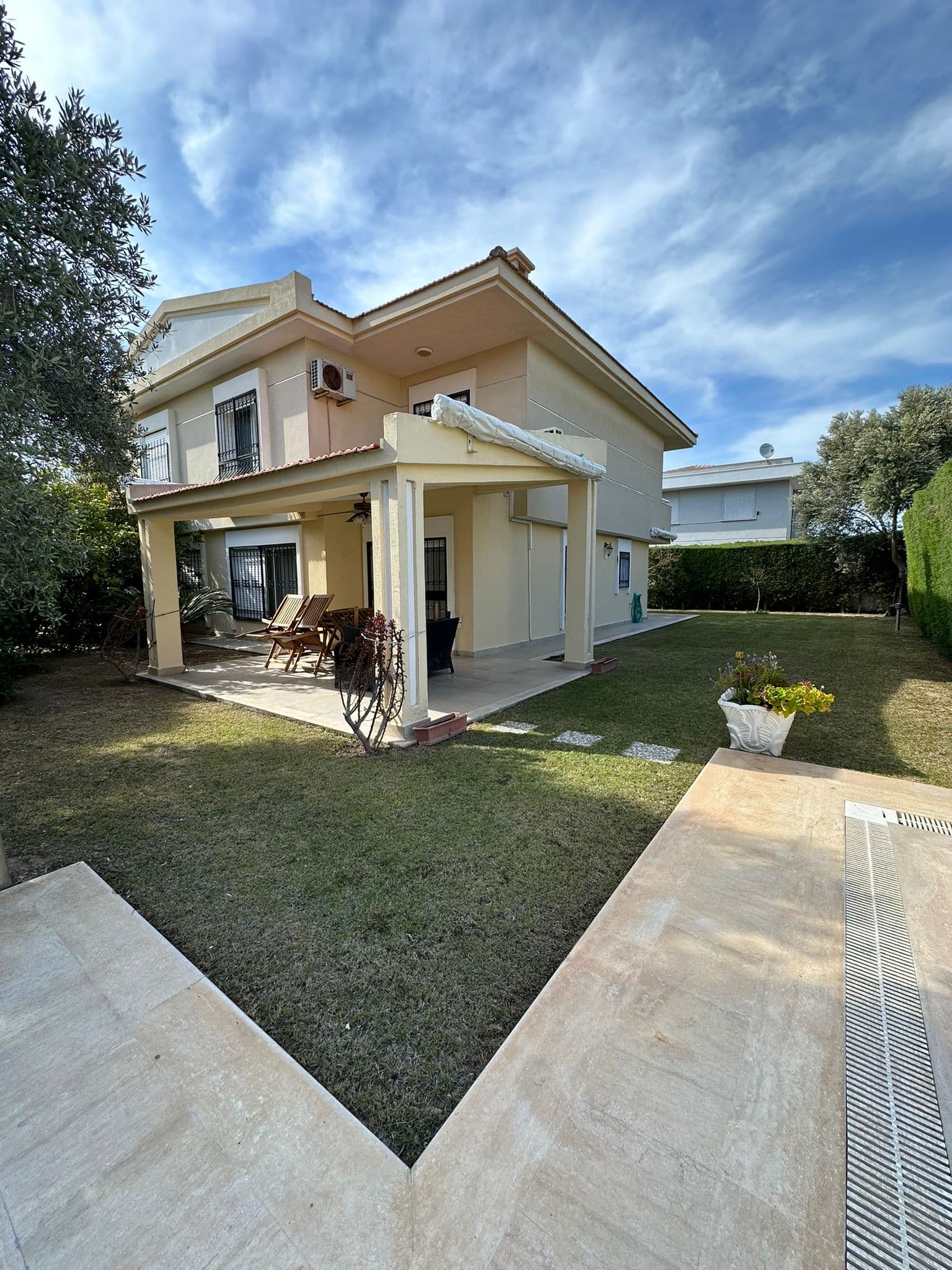 Alaçatı Çamlıkyol'da Satılık Site içinde 4+1 Havuzlu Geniş Villa, Alaçatı