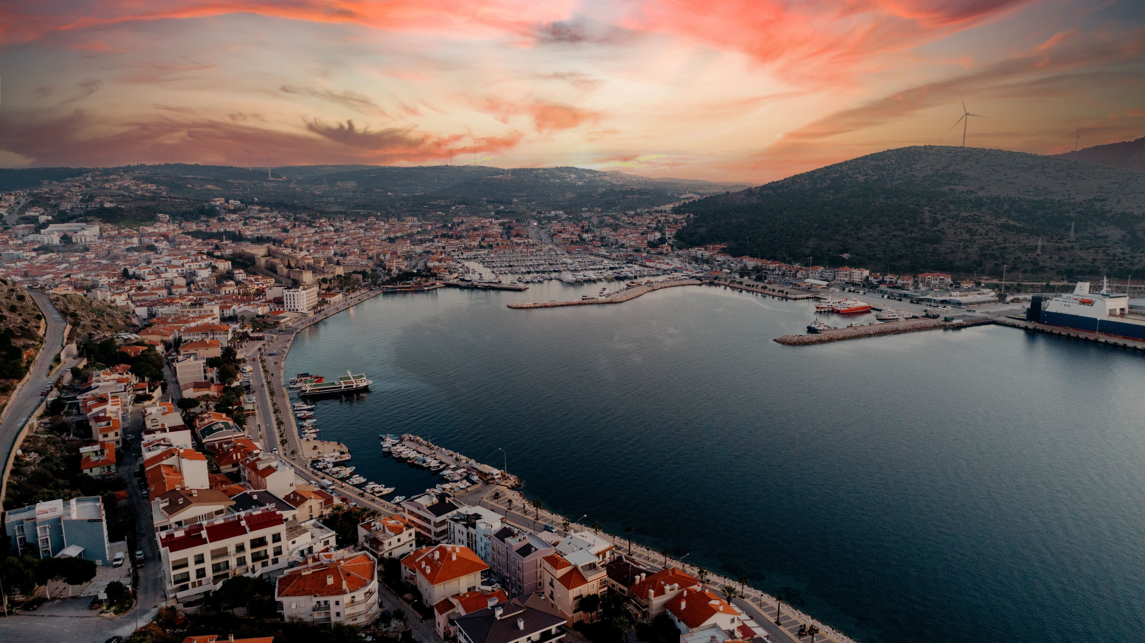 Çeşme'de Yaşamak Nasıl Bir His? Tatilcilerin Göremediği Gerçek Çeşme