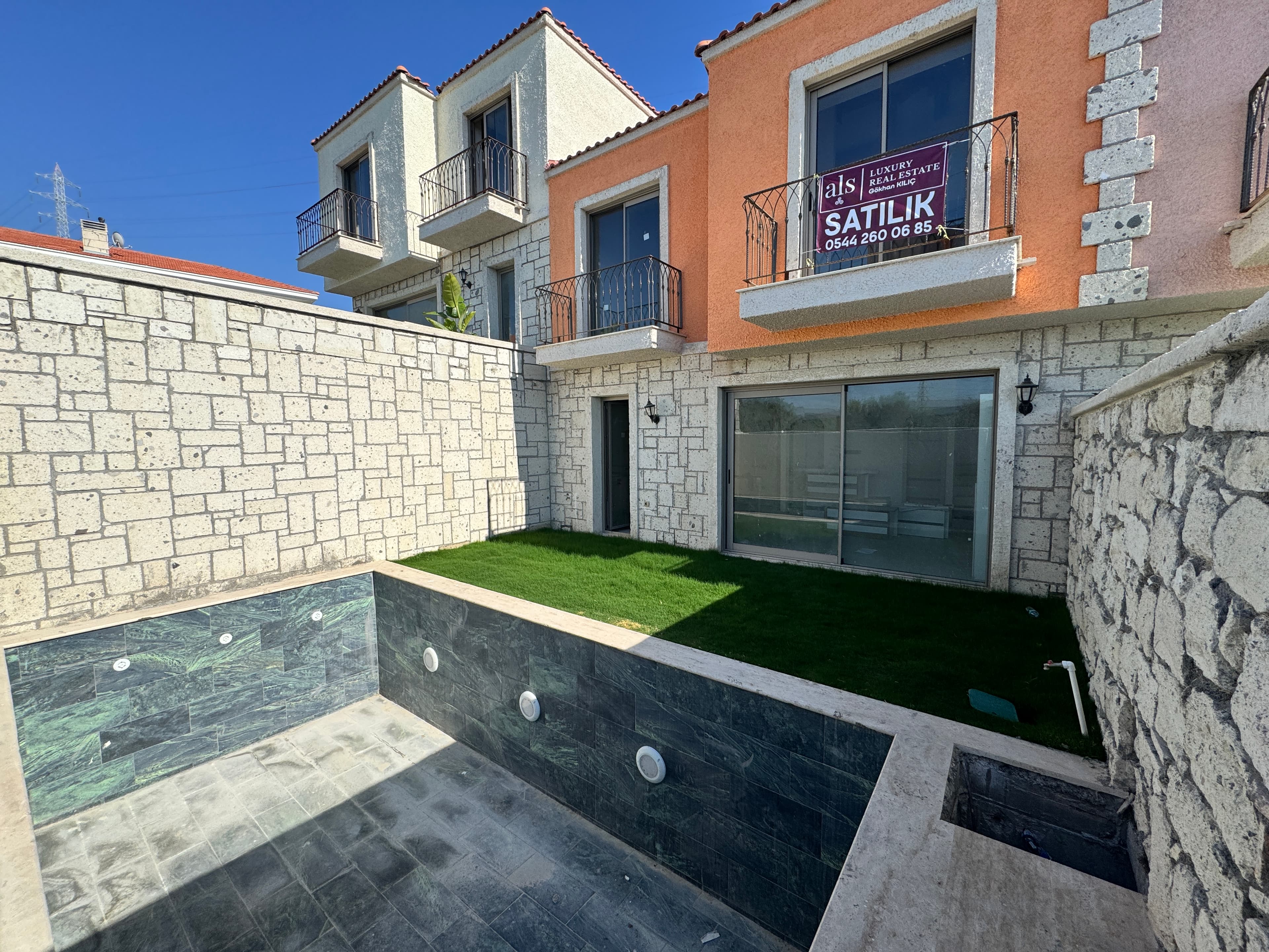 KISA SÜRELİ FIRSAT - Alaçatı'da Satılık 2+1 Müstakil Havuzlu Villa, Alaçatı